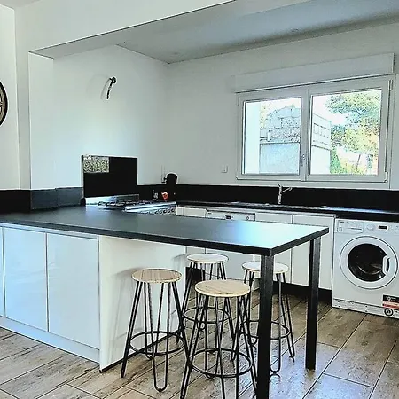 Apartment Avec Terrasse Jardin Ds Ind *